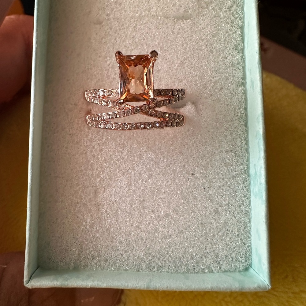 Rose Gold Crystal Accent Ring with beautiful gemstone - Picture 14 of 14